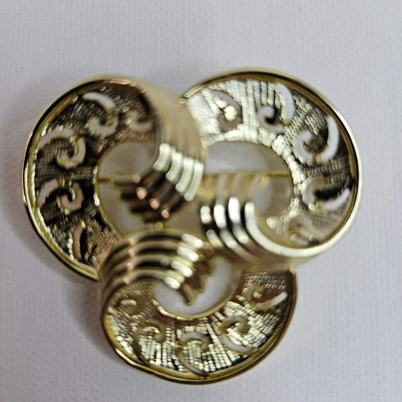 AJC American Jewelry Company Swirl Design Gold Tone Brooch Pin Marked - Picture 4 of 8